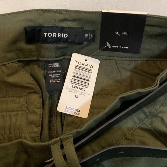 Torrid Belted Olive green shorts Size 1 - Picture 8 of 10